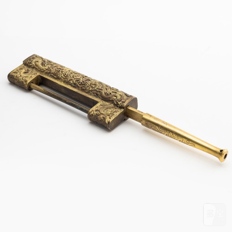 A Chinese gilt five-clawed 'dragon' lock, - 图2